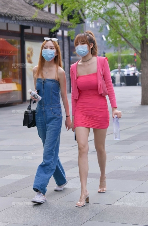 嫣红包臀裙小姐姐