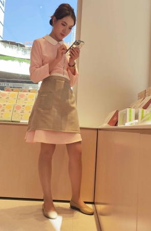 4K视频好利来颜值店员超薄肉丝美腿 4P