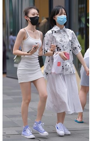 吊带包臀裙小姐姐(67P)