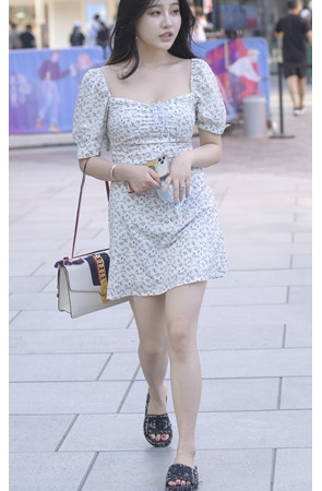 连衣裙小姐姐(25P)[249M/JPG] 