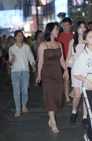 棕色吊带长裙轻熟少f