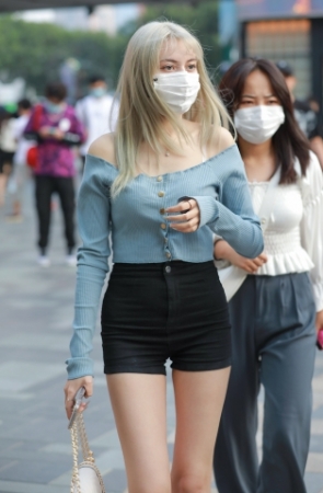 黑热裤美女