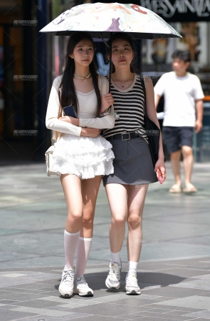 &清纯闺蜜两美女