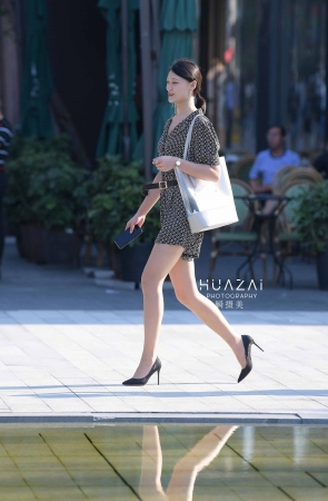 [摄神] A20717-3+49/阳光下的肉丝高贵美女 5P