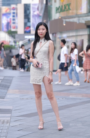 搭讪性感开叉裙女友~