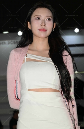 241018-49=49√白皙美腿美女 7P