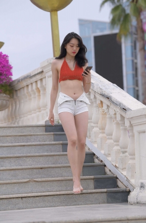 [一始专区] 白色热裤美女  【图片➕视频】