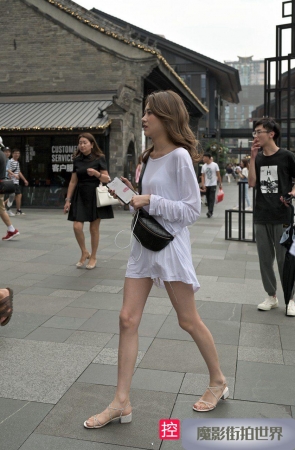 路背下装消失长腿美女3A322[1.35G]