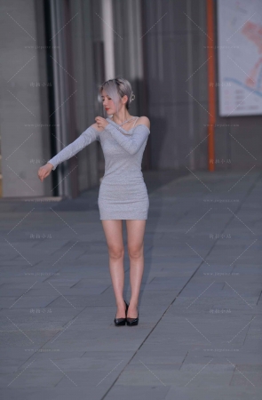 搭讪街拍灰色短裙性感美女