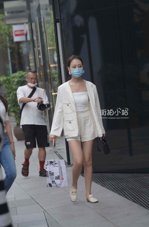 &喜欢大白腿女生&