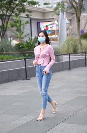 紧牛女子