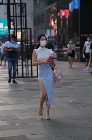 开衩裙盛夏美女