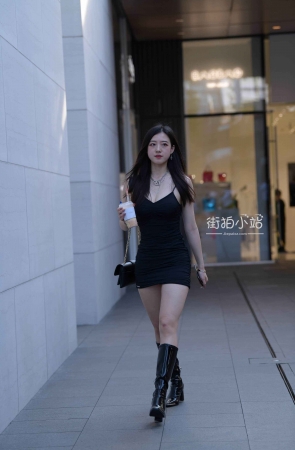黑色超短裙