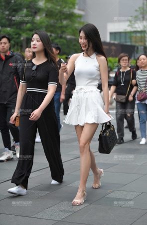 迎面走来，就像一道风景