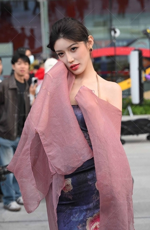 251123-9-157√柔情似水-美足小乌苏【套图➕8k