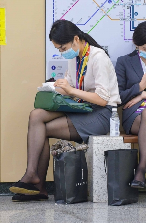 20731-1+74/爱上爱穿黑丝的女同事 11P