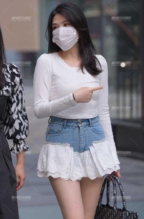 漂亮短裙美女