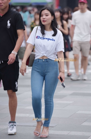 紧牛美女