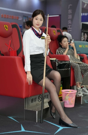 黑白搭配通勤风