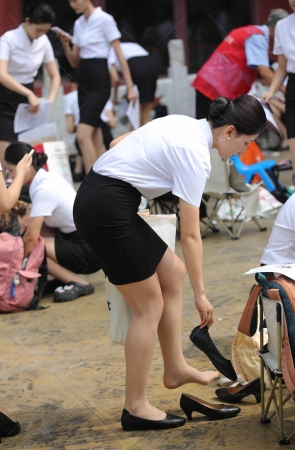 空乘大学生面试空姐时肉丝换鞋震撼真实