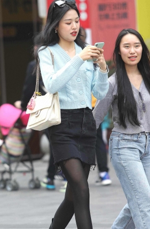 街拍黑丝短裙shaofu
