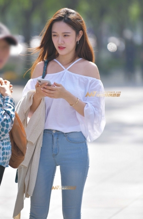 漂亮牛仔裤美女