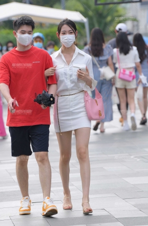 靓丽的美腿小姐姐