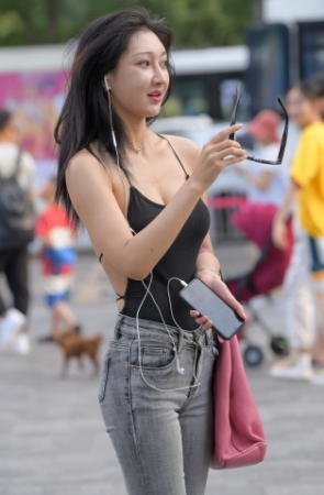 牛仔裤美女