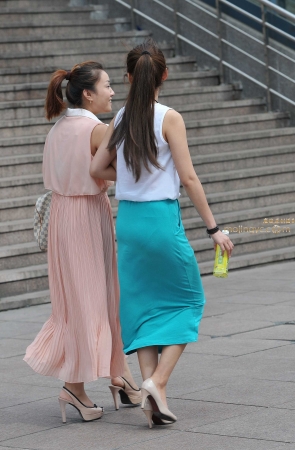 蓝色贴身长裙  内痕明显