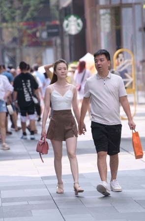马尾辫白皙女友