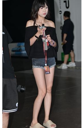 逛车展的美女(84P)