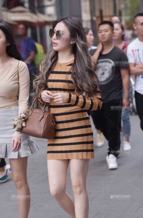 墨镜包臀裙美女