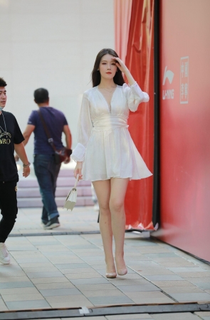 白裙大美腿