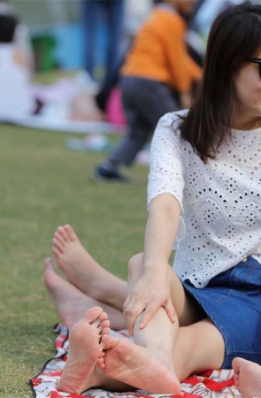 No607 爱美的姑娘先涂指甲油，红色很显白