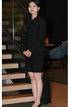 黑色职业裙装美眉(37P)