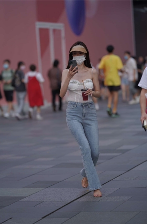 吊带露背牛仔裤