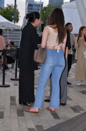 微胖的紧牛凉拖美女