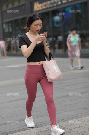 瑜伽裤小妹