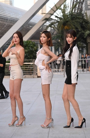 251123-10-130√三妞出海-【套图➕8k