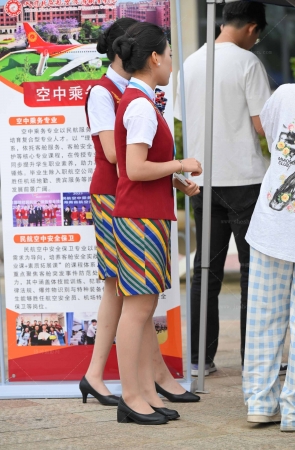 SH25-36-60√天府航空-俩闺蜜在上班呢 9P