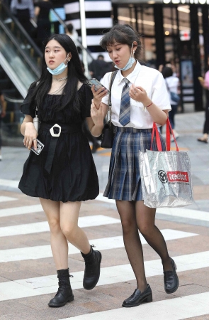 诱惑黑 丝短裙妹子