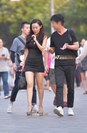 高跟长腿包臀少妇