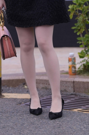 21418-29+33爱穿丝袜的少妇 6P