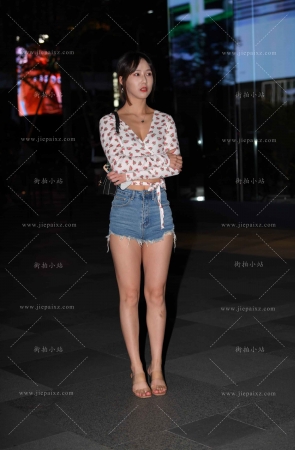 搭讪街拍热裤小姐姐  [20P]