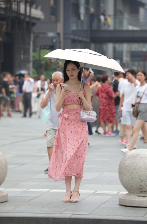 J61超靓丽粉群小姐姐