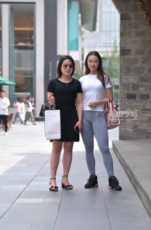 鼓鼓的小姐姐~