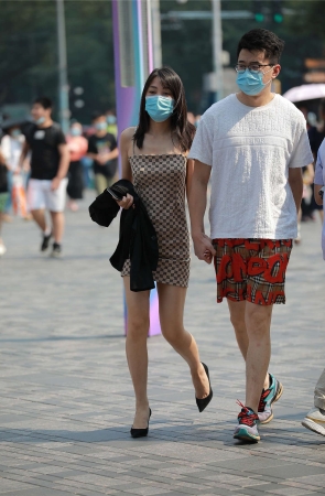 四九城嘎子街拍作品 - 包臀裙长腿高跟女友