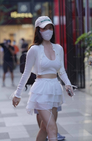 搭讪街拍真空、白短裙小姐姐
