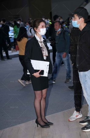 漂亮的汽车销售顾问小姐姐