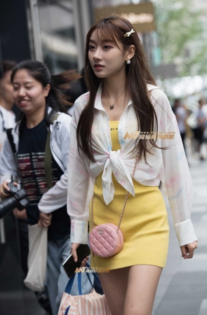 吃东西的小姐姐